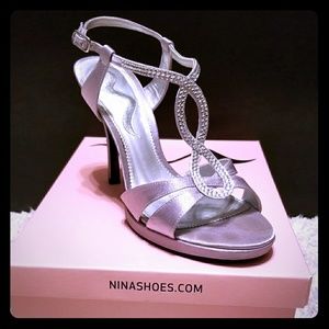 8 1/2M Beautiful Silver Heels
